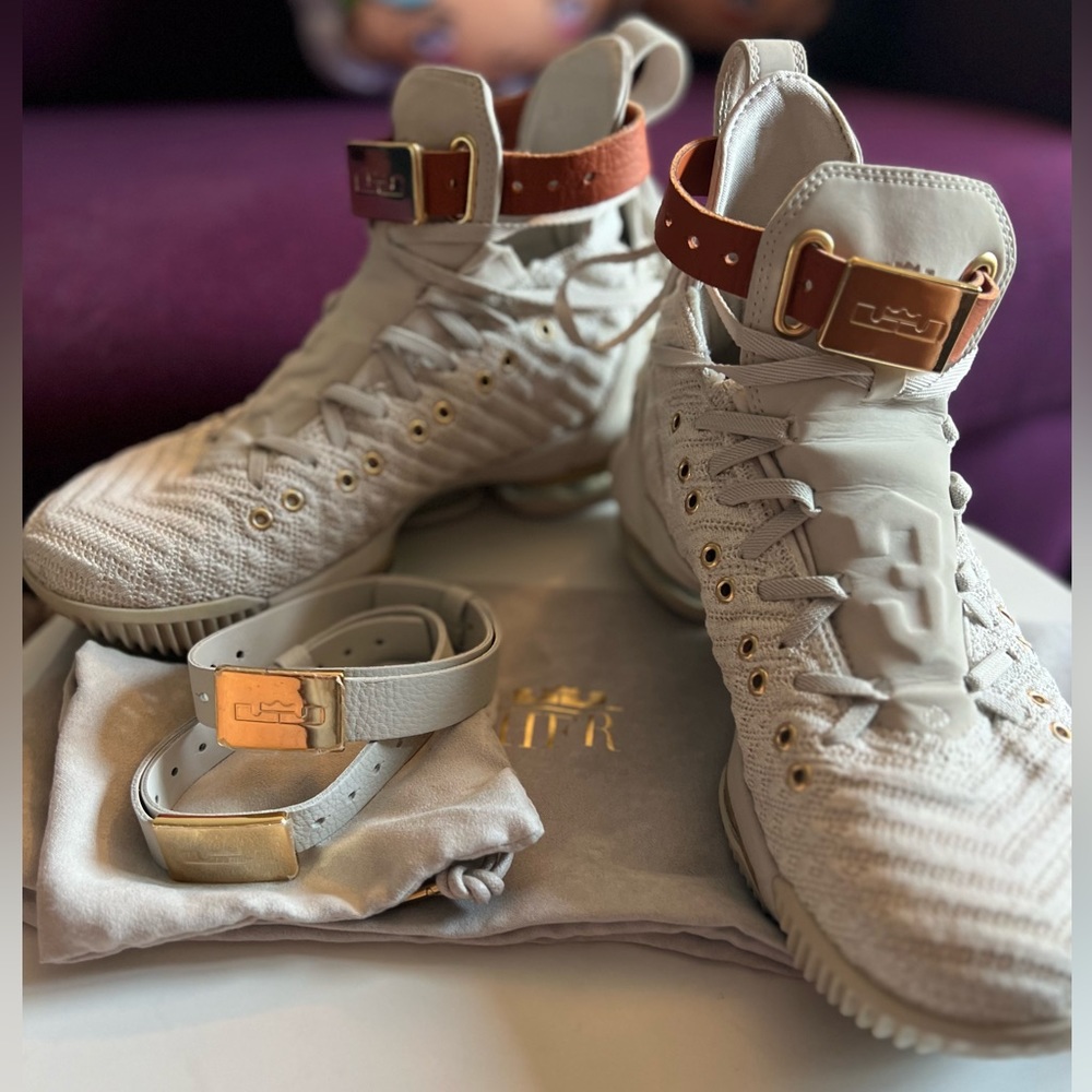 LeBron 16 HFR Snekaers